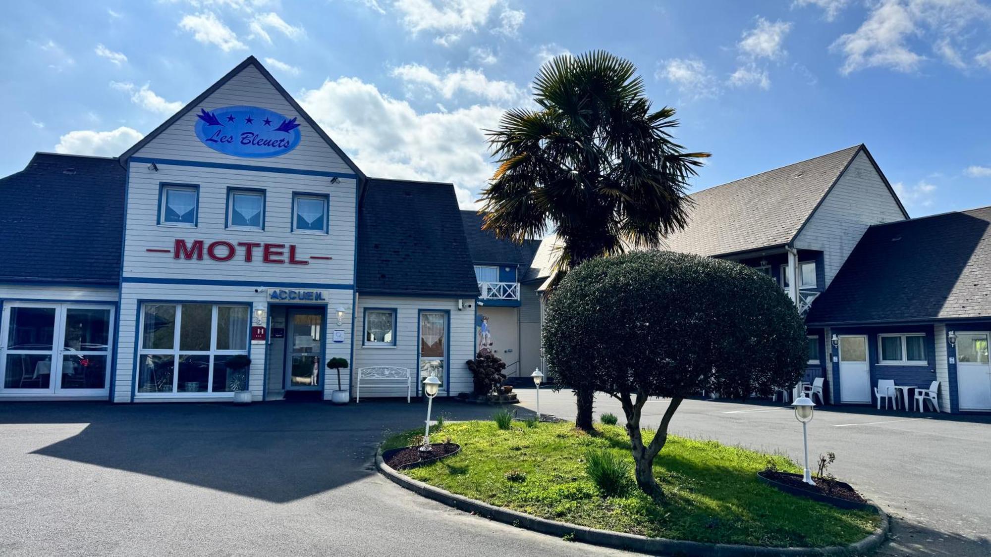 Contact hôtel - Motel Les Bleuets La Rivière-Saint-Sauveur Exterior foto