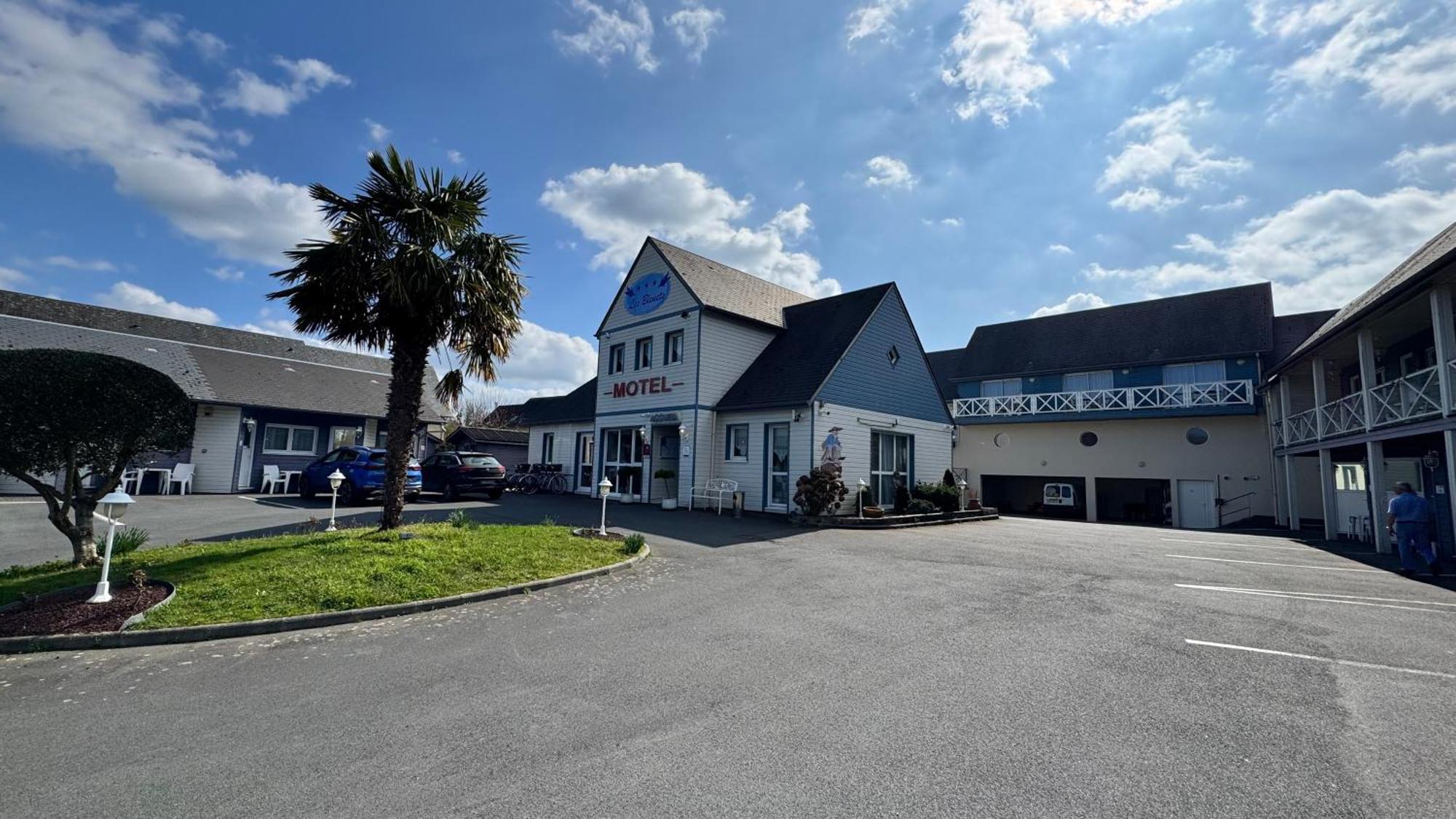 Contact hôtel - Motel Les Bleuets La Rivière-Saint-Sauveur Exterior foto